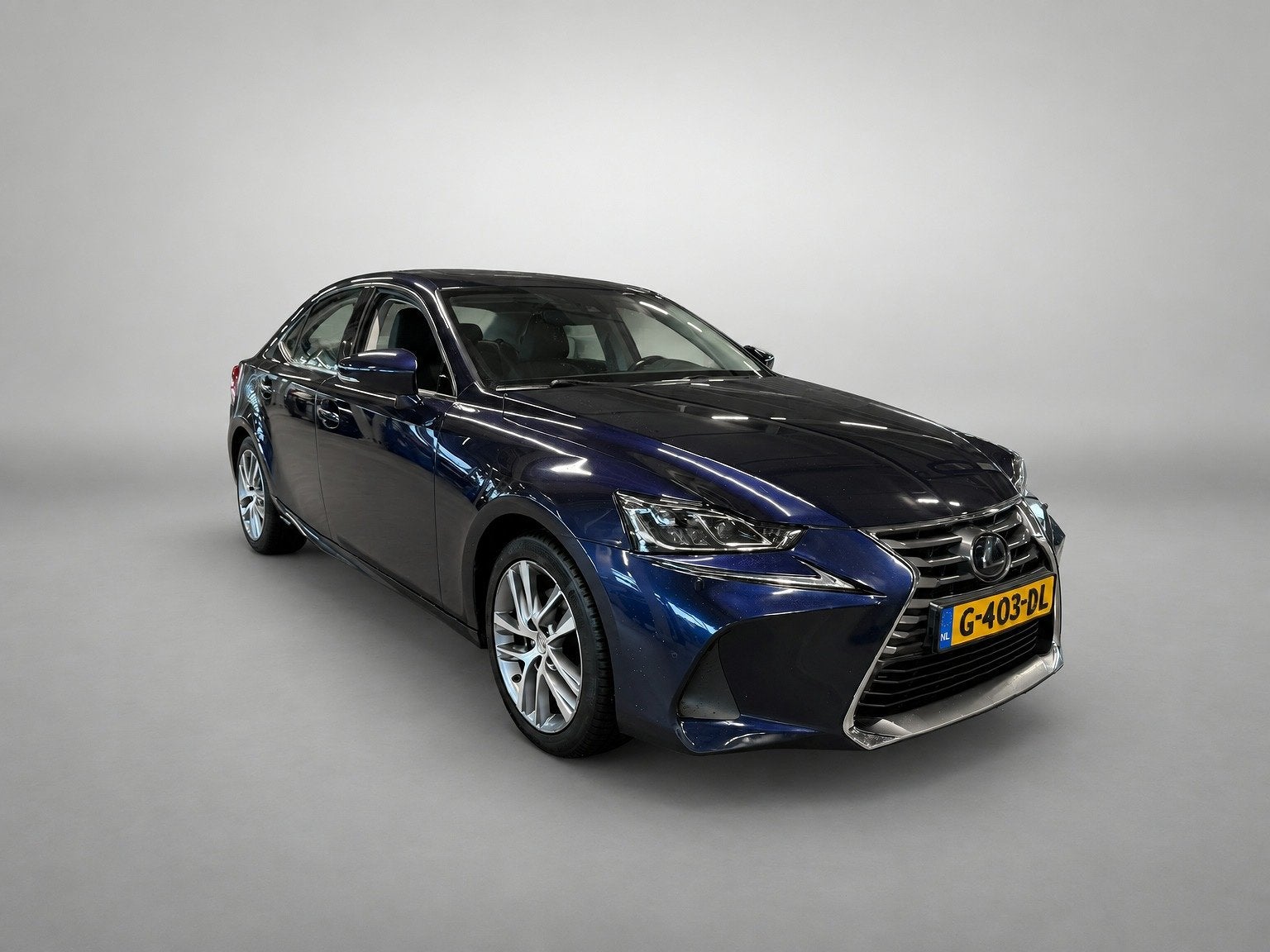 Lexus IS 300h Hybrid Edition 30 | NL-Auto | Schuif- Kantelda, Automaat, Dealer onderhouden, Achterwielaandrijving, Gebruikt