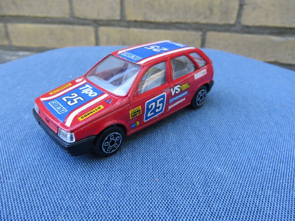 Burago Fiat TIPO ROOD, Hobby en Vrije tijd, Ophalen of Verzenden, Gebruikt, Auto, Overige merken