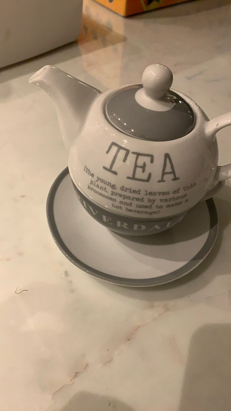 Riverdale theepot met kop en schotel, Overige merken, Keramiek, Ophalen of Verzenden, Zo goed als nieuw