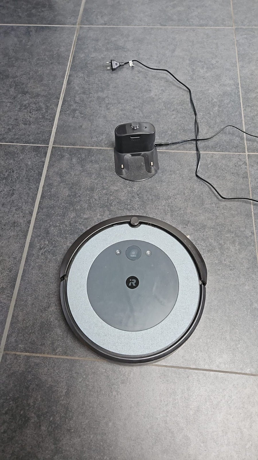 iRobot Roomba i3 Robotstofzuiger met Oplaadstation, Witgoed en Apparatuur, Stofzuigers, Ophalen, IRobot, Zo goed als nieuw, Robotstofzuiger