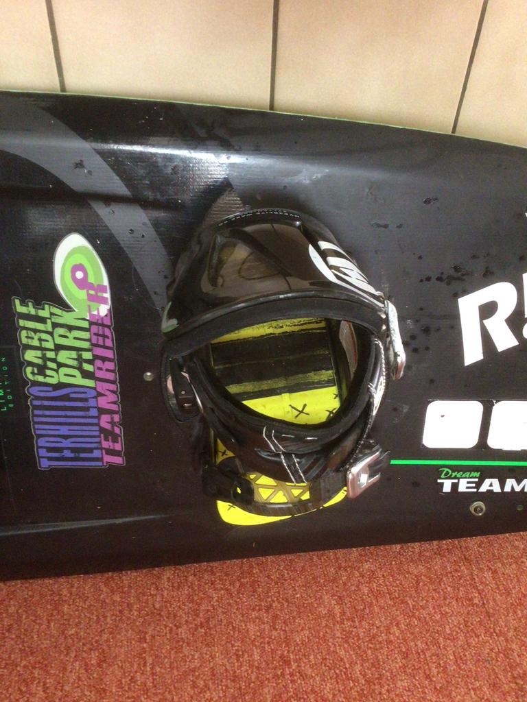 Wakeboard liquid force132 cm incl. Carbon Bind. Hyperlite, Watersport en Boten, Wakeboarden, Ophalen, Gebruikt, Board en Schoenen