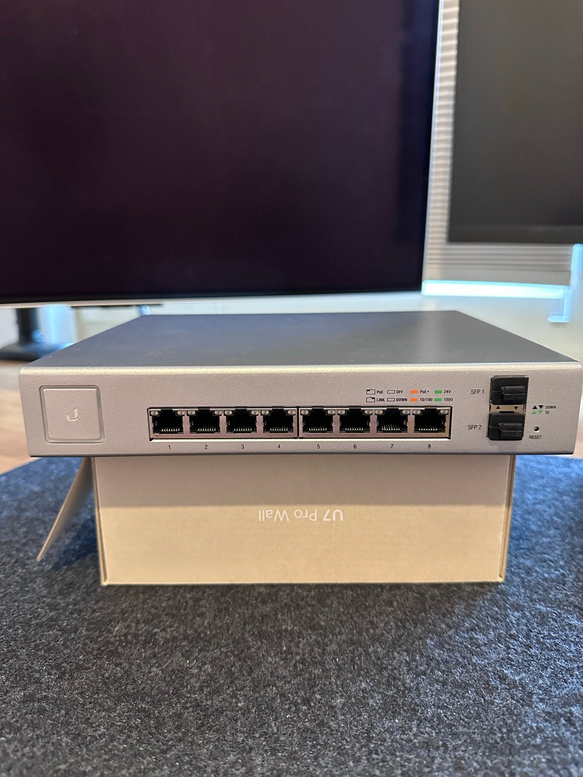 Ubiquiti UniFi Switch 8 150W (US-8-150W) PoE+ SFP, Ophalen of Verzenden, Zo goed als nieuw