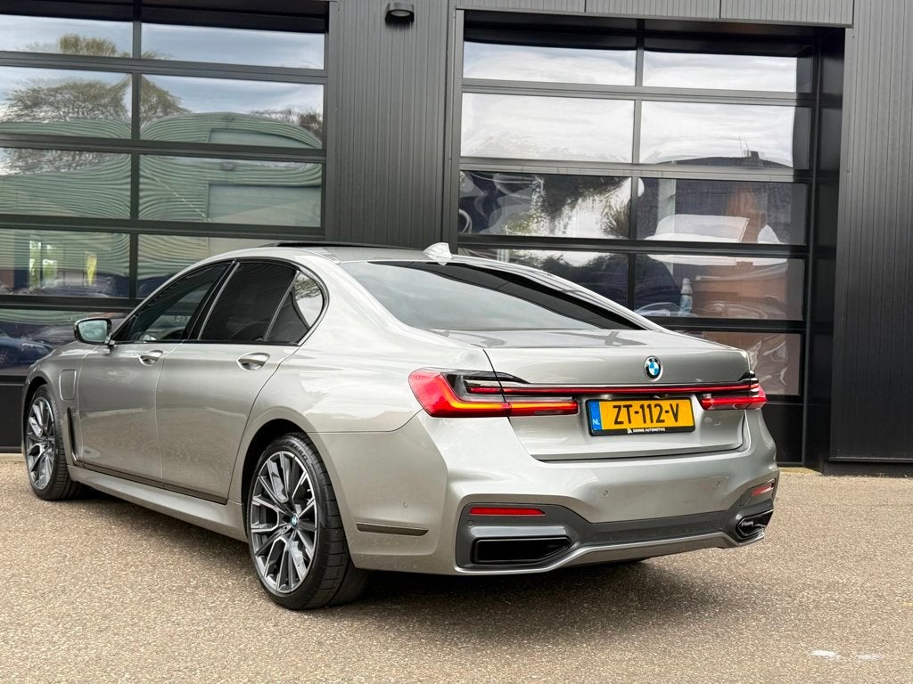 BMW 7-Serie 745e M-Sport Schuifdak Donington Grau, Auto's, Automaat, Dealer onderhouden, Achterwielaandrijving, Gebruikt
