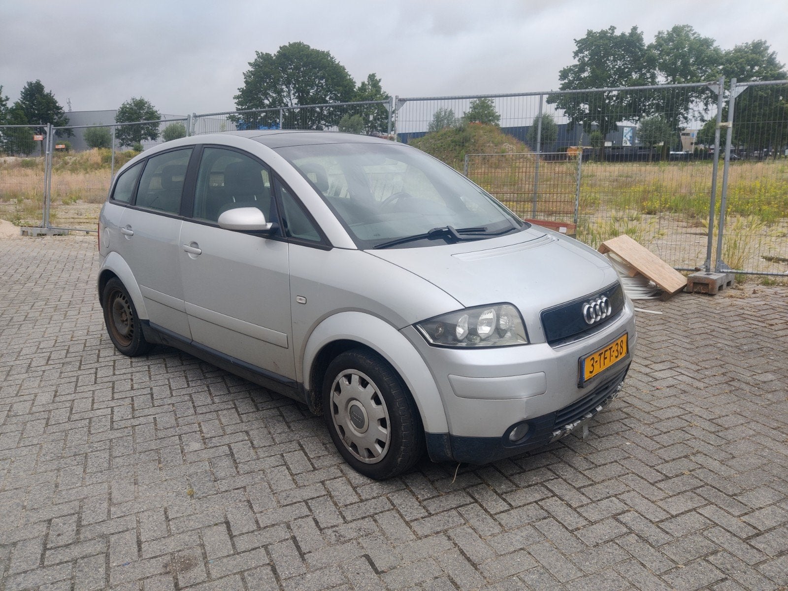 Audi 2000 Grijs, Auto's, Audi, Voorwielaandrijving, Stof, 74 pk, 31 €/maand