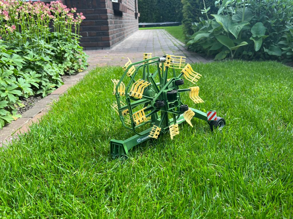 Bruder hark, Ophalen, Zo goed als nieuw, Minder dan 10 m²