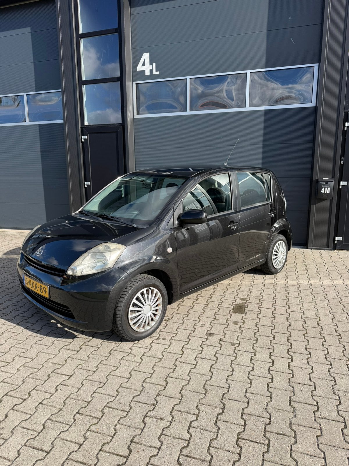 Daihatsu Sirion 1.0 51KW 2005 Zwart, Auto's, Voorwielaandrijving, 750 kg, Zwart, Sirion