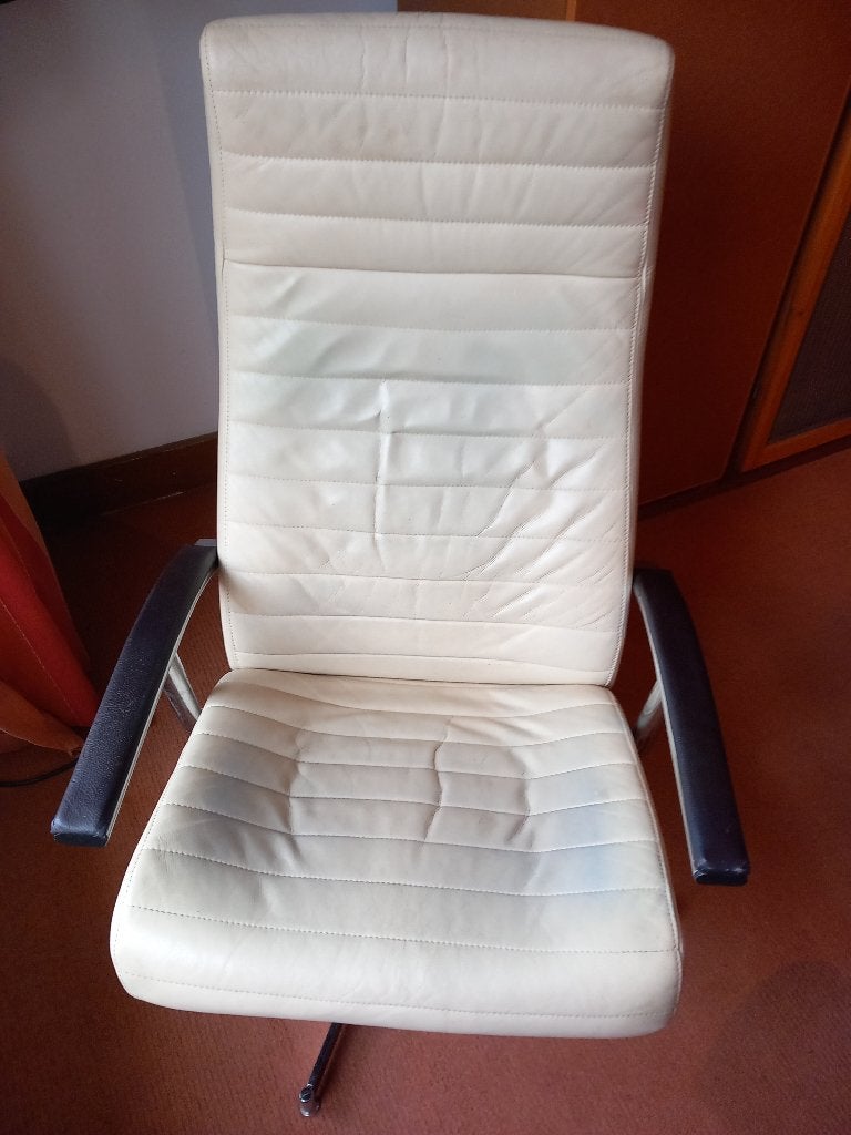 Comfortabele beige lederen relaxstoel, Ophalen, Gebruikt, Modern,, 75 tot 100 cm