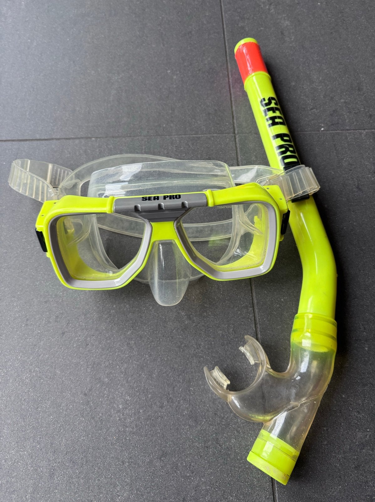 Sea Pro Snorkelset - Geel - Gehard Glas - 16 cm, Watersport en Boten, Ophalen of Verzenden, Gebruikt, Snorkelset
