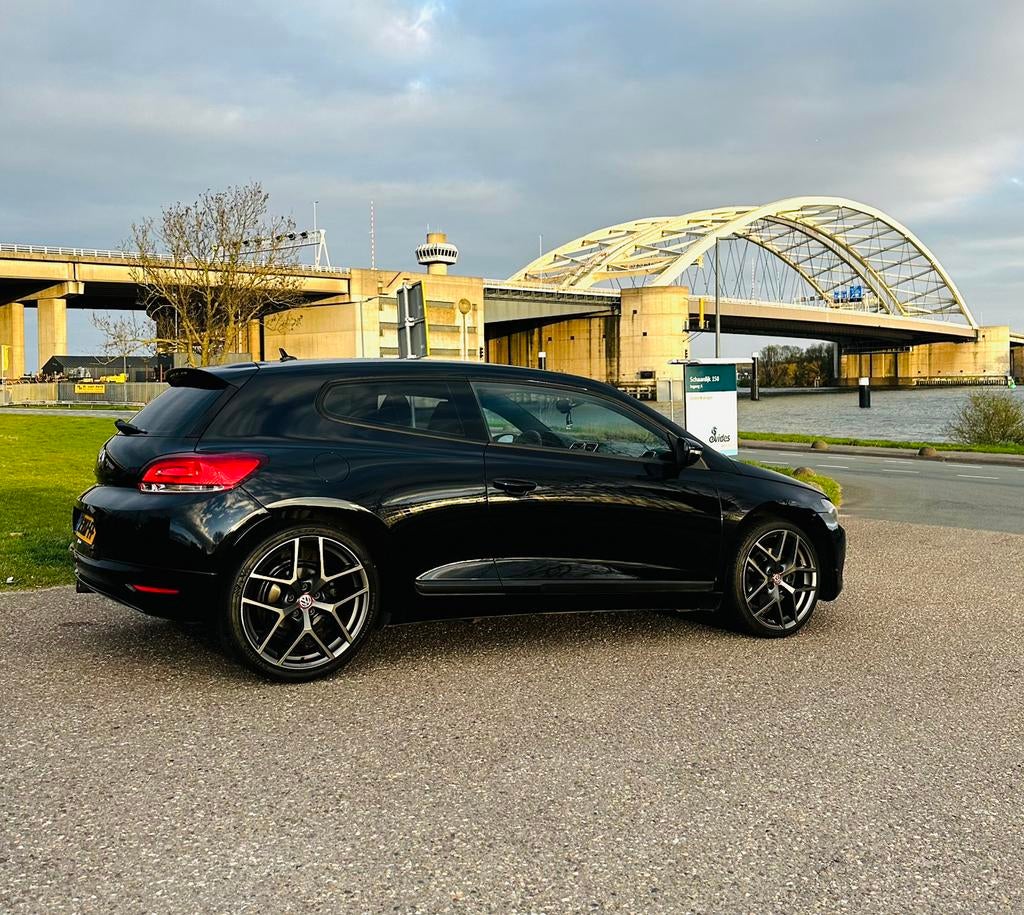 Volkswagen Scirocco 2.0 TSI 147KW 2009 Zwart, Auto's, 1273 kg, 4 cilinders, 1984 cc, 4 stoelen