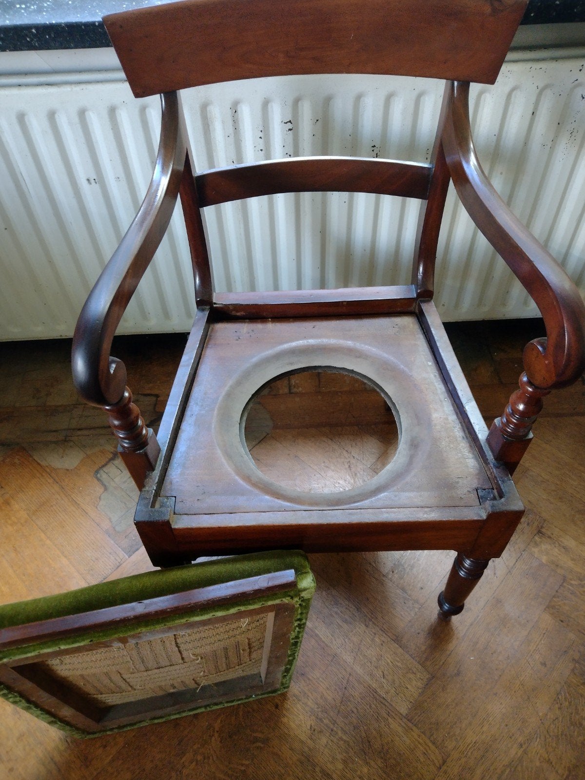 Antieke, Engelse po stoel met fluwelen bekleding, Antiek en Kunst, Ophalen