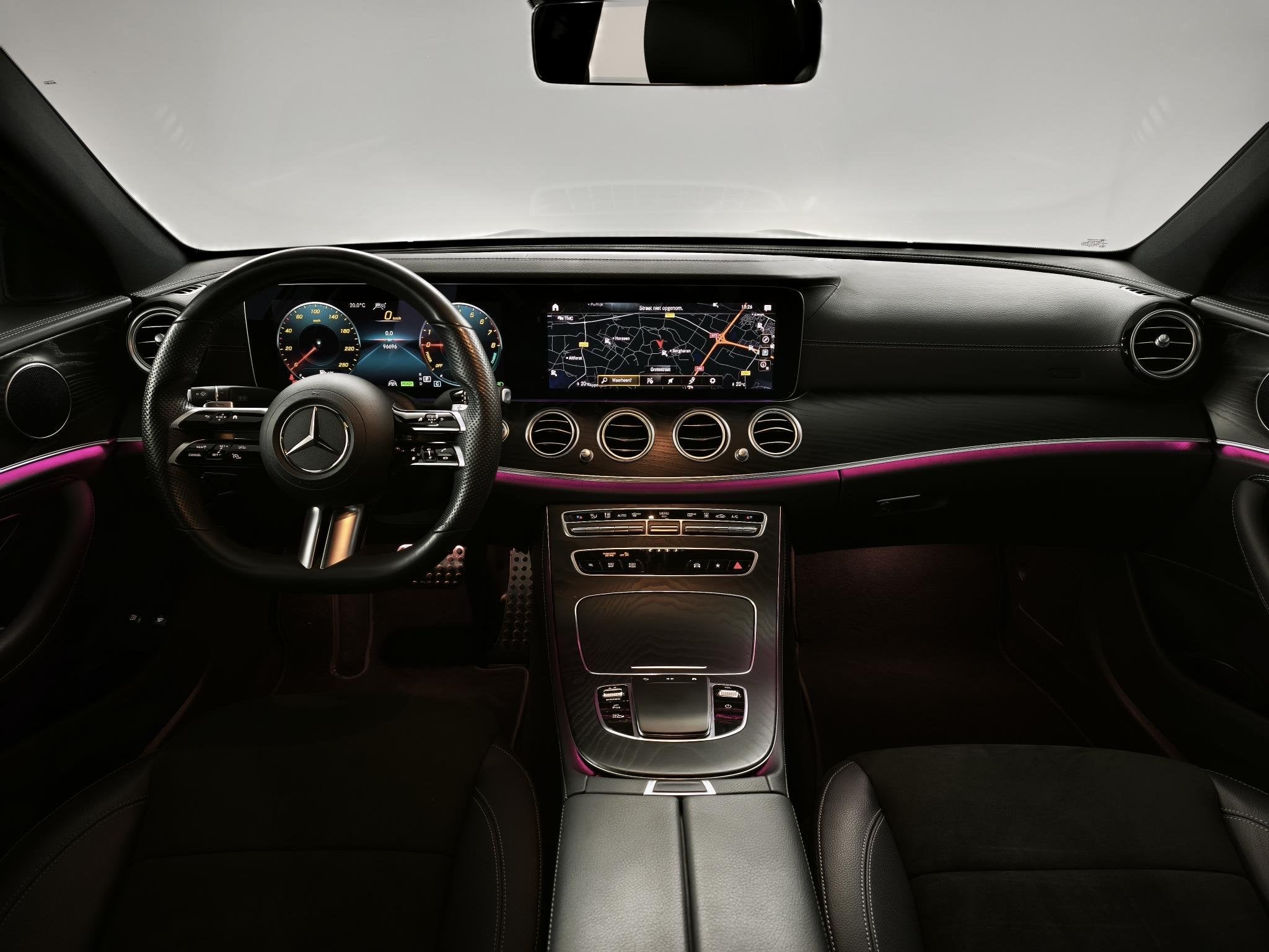 Mercedes-Benz E-klasse 300 e 4MATIC AMG Line | Navigatie | |, Auto's, Automaat, 14 kWh, Gebruikt, 4 cilinders