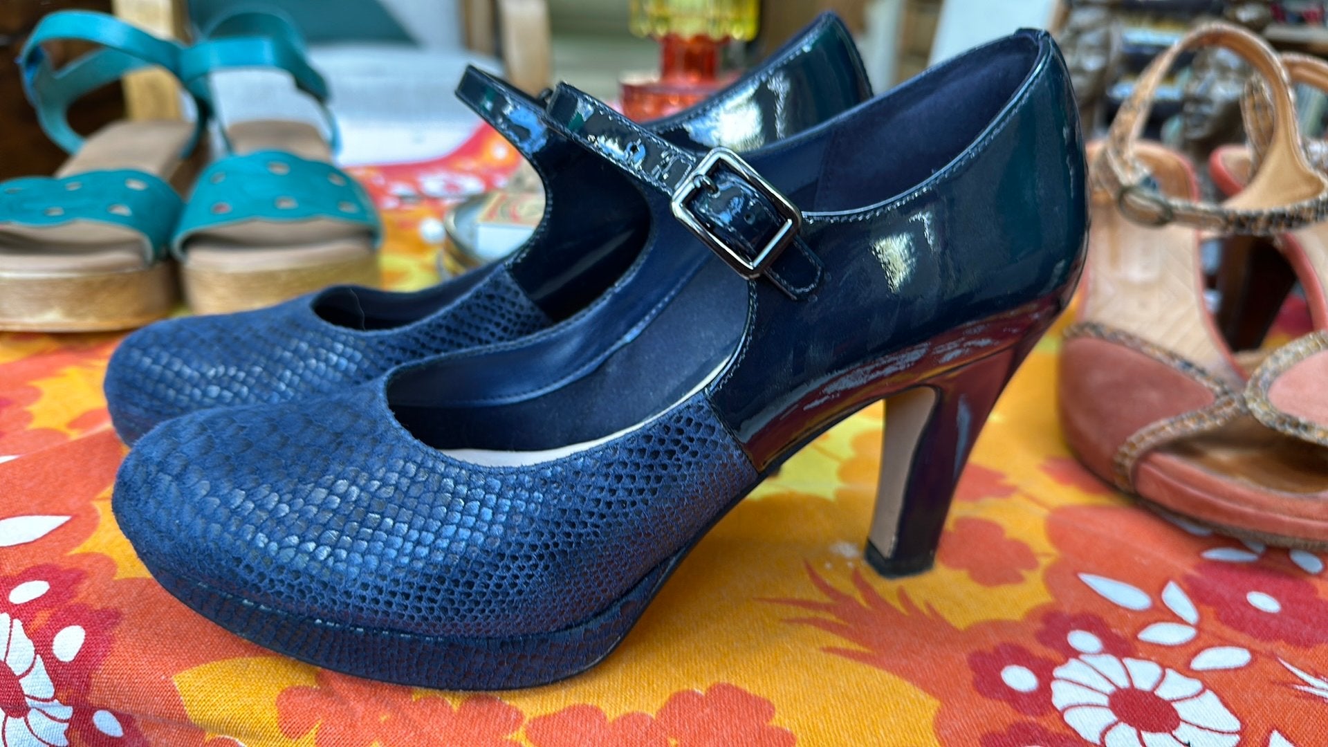 Mooie blauwe hakken van Clarks, in prachtige staat, mt 38, Blauw, Ophalen of Verzenden, Zo goed als nieuw, Schoenen met hoge hakken