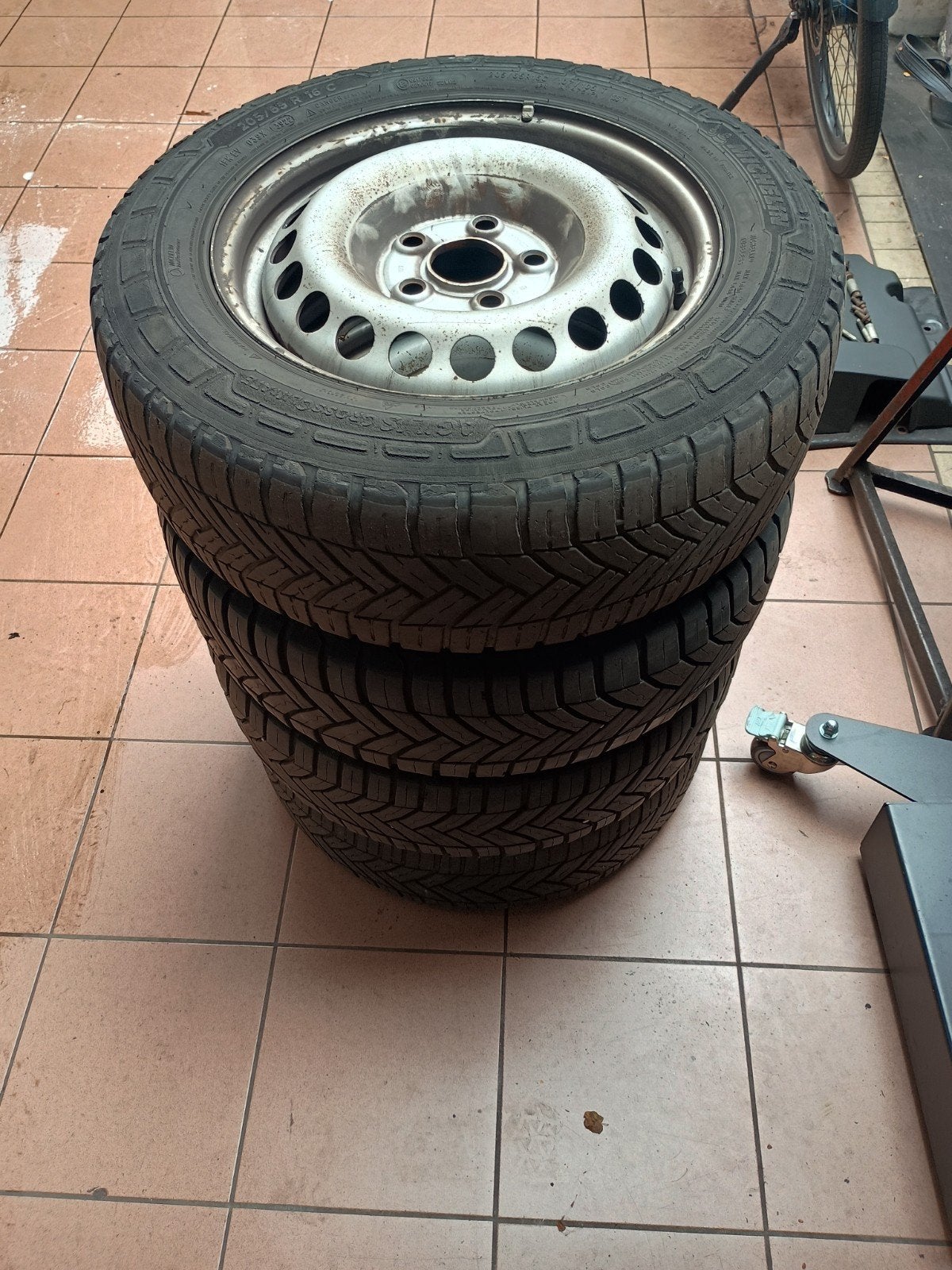 Transporter vw 4 Winterbanden met Stalen Velgen 205/65 R15, Gebruikt, 15 inch, Banden en Velgen, Personenwagen