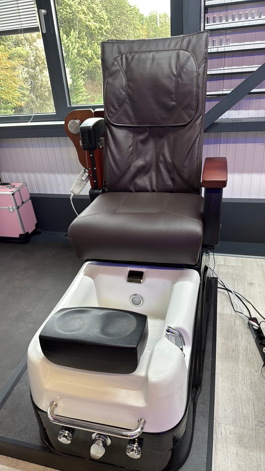 Pedicure stoel met twee motoren en massage in stoel