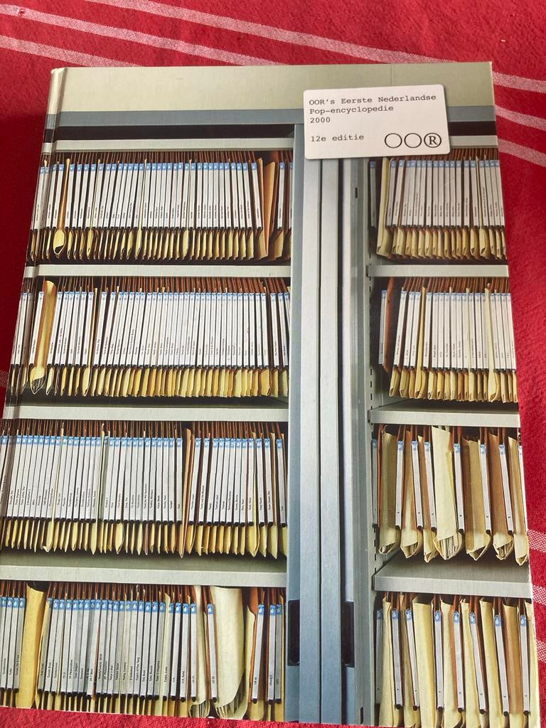 OOR's Eerste Nederlandse Pop-encyclopedie 2000, Boeken, Muziek, Zo goed als nieuw, Algemeen, Ophalen of Verzenden