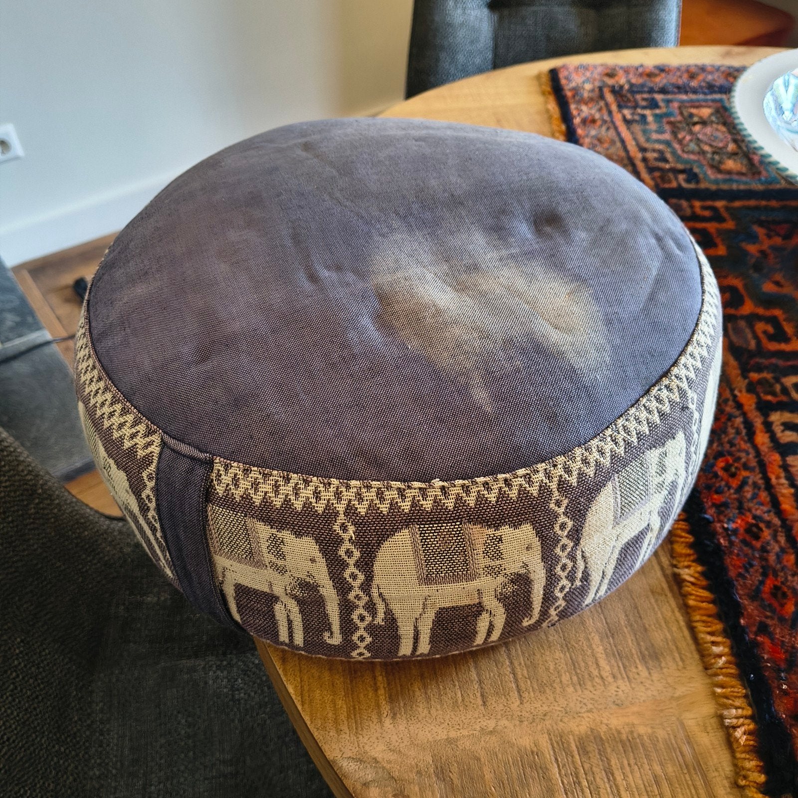 Rond kussen met olifantenprint - Gebruikt, Huis en Inrichting, Woonaccessoires | Kussens, Overige merken, Gebruikt, Blauw, Rond