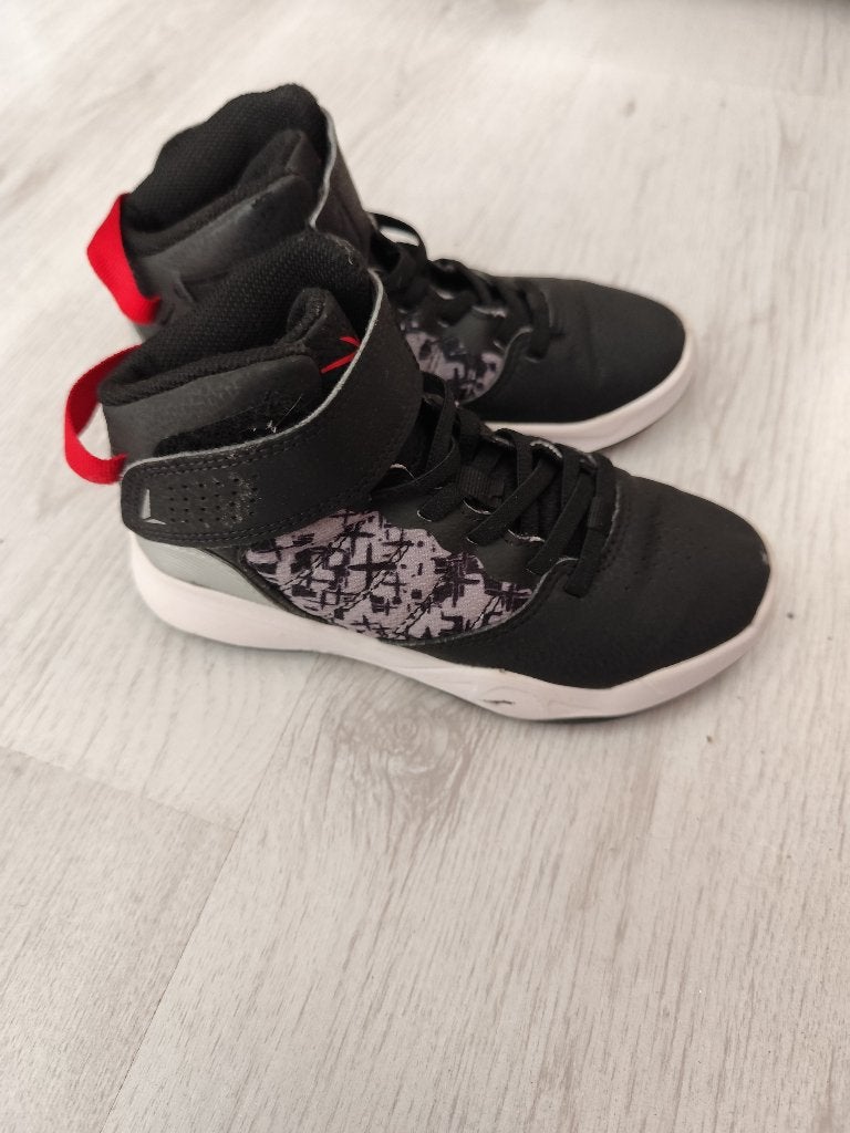 Tarmak basketbal schoenen maat 31, Ophalen of Verzenden, Zo goed als nieuw, Schoenen
