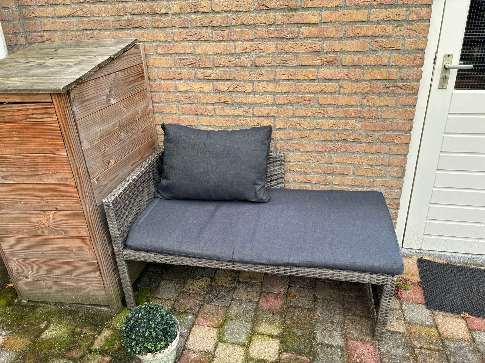Wicker tuin bankje met grijze kussens, Ophalen, Zo goed als nieuw, Wicker
