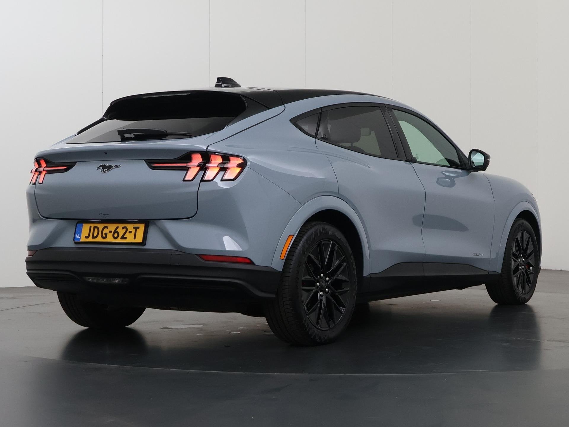 Ford Mustang Mach-E Extended Premium RWD 88 kWh | Panoramada, Auto's, Automaat, Achterwielaandrijving, Gebruikt, Zwart