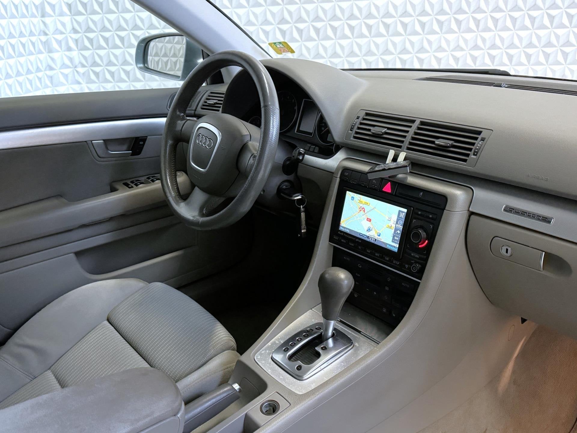 Audi A4 Avant 3.2 FSI Quattro Automaat Navigatie S-line(2005, Auto's, Audi, Automaat, Stof, Blauw, A4