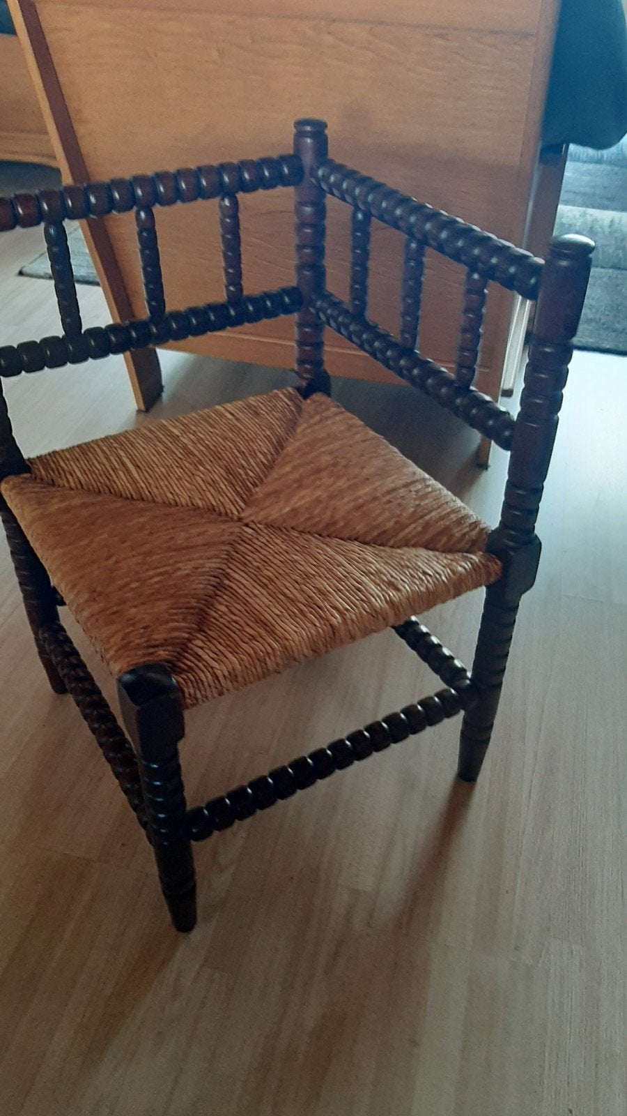 antiek 3 hoekig stoeltje met riet, Antiek en Kunst, Ophalen