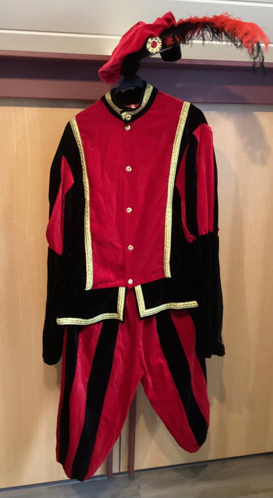 Fluwelen pietenpak, Diversen, Sinterklaas, Ophalen of Verzenden, Zo goed als nieuw