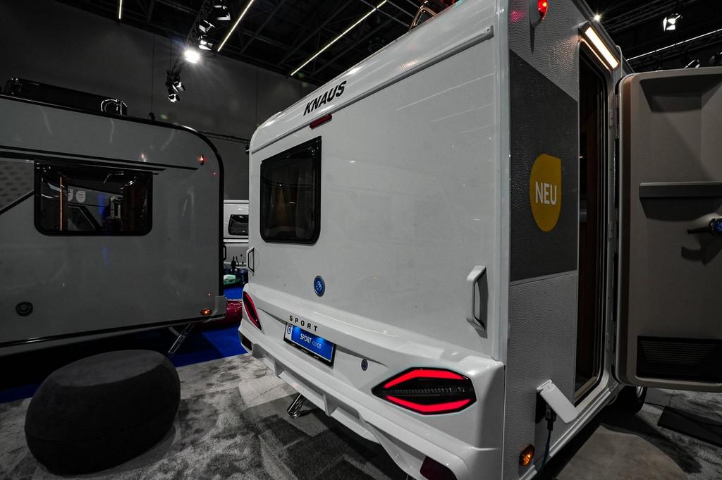 Knaus SPORT 420 QD / 50% Deals (bj 2026), Caravans en Kamperen, Caravans, Bedrijf, Tot en met 3, Info@deklerkcaravans.nl, 6 tot 7 meter