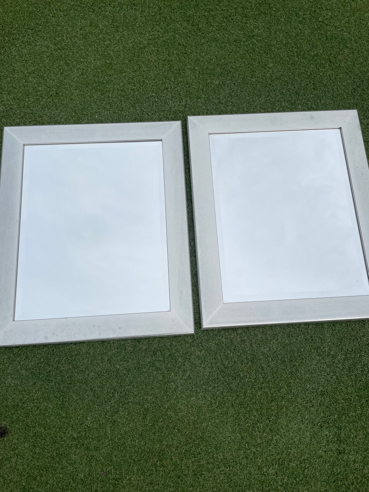 2 spiegels 50x60 cm met grijze lijst, Huis en Inrichting, Woonaccessoires | Spiegels, Ophalen, Gebruikt, Minder dan 100 cm, Rechthoekig