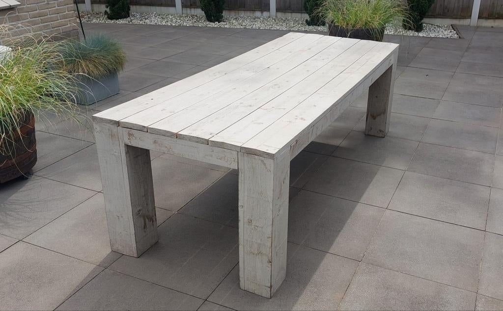 Robuuste houten tuintafel - wit geverfd, Huis en Inrichting, Tafels | Eettafels, Ophalen, Gebruikt, Rustiek, 50 tot 100 cm