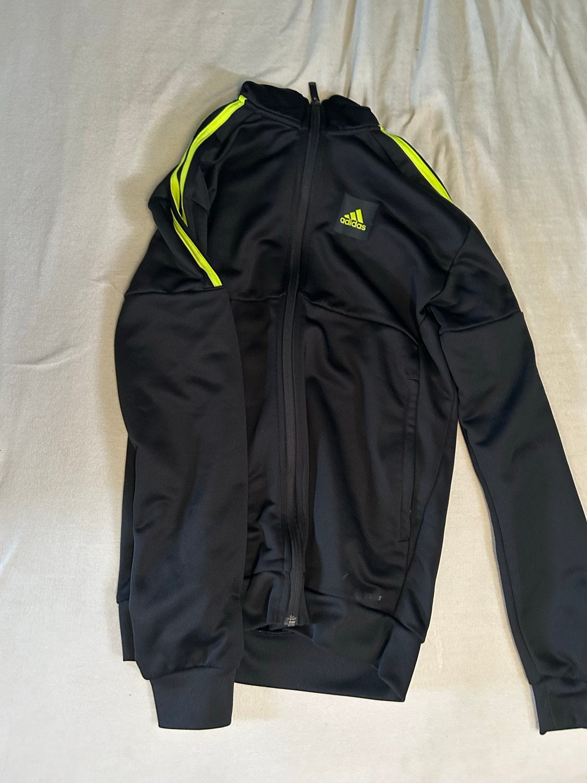 Adidas vest zwart met neongele strepen, Ophalen of Verzenden, Zo goed als nieuw, Overige maten, Zwart
