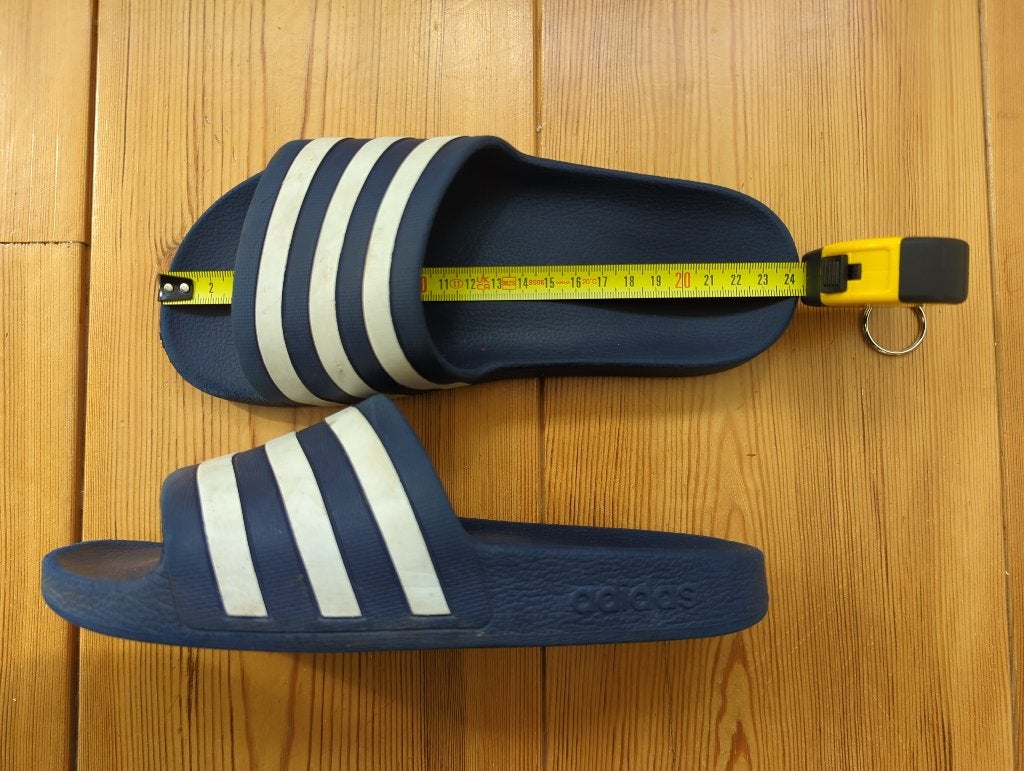 slippers, Kinderen en Baby's, Kinderkleding | Schoenen en Sokken, Ophalen, Adidas, Gebruikt, Jongen of Meisje