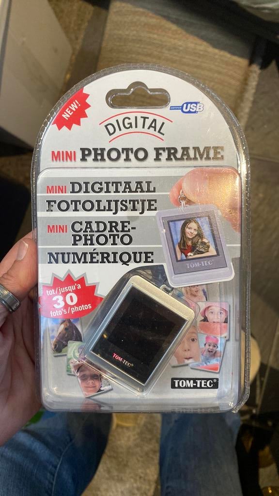 Tom-Tec Digitaal fotolijstje, Audio, Tv en Foto, Ophalen of Verzenden, Zo goed als nieuw, Fotocamera