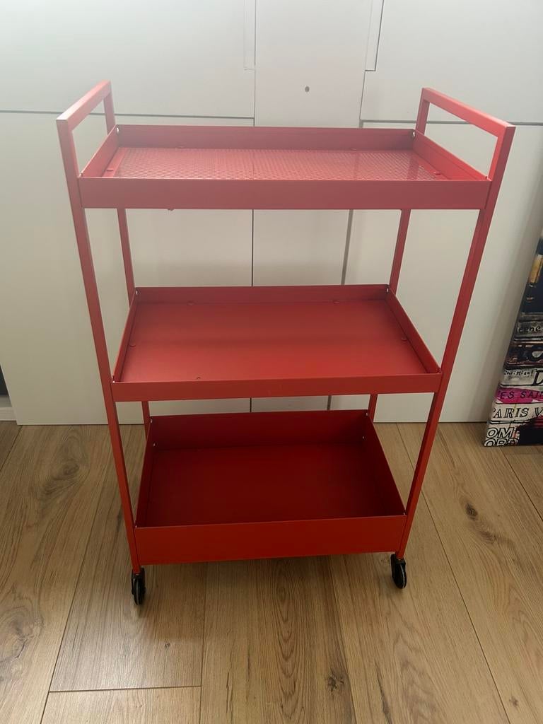 Nissafors, roltafel oranje, Ophalen, Zo goed als nieuw