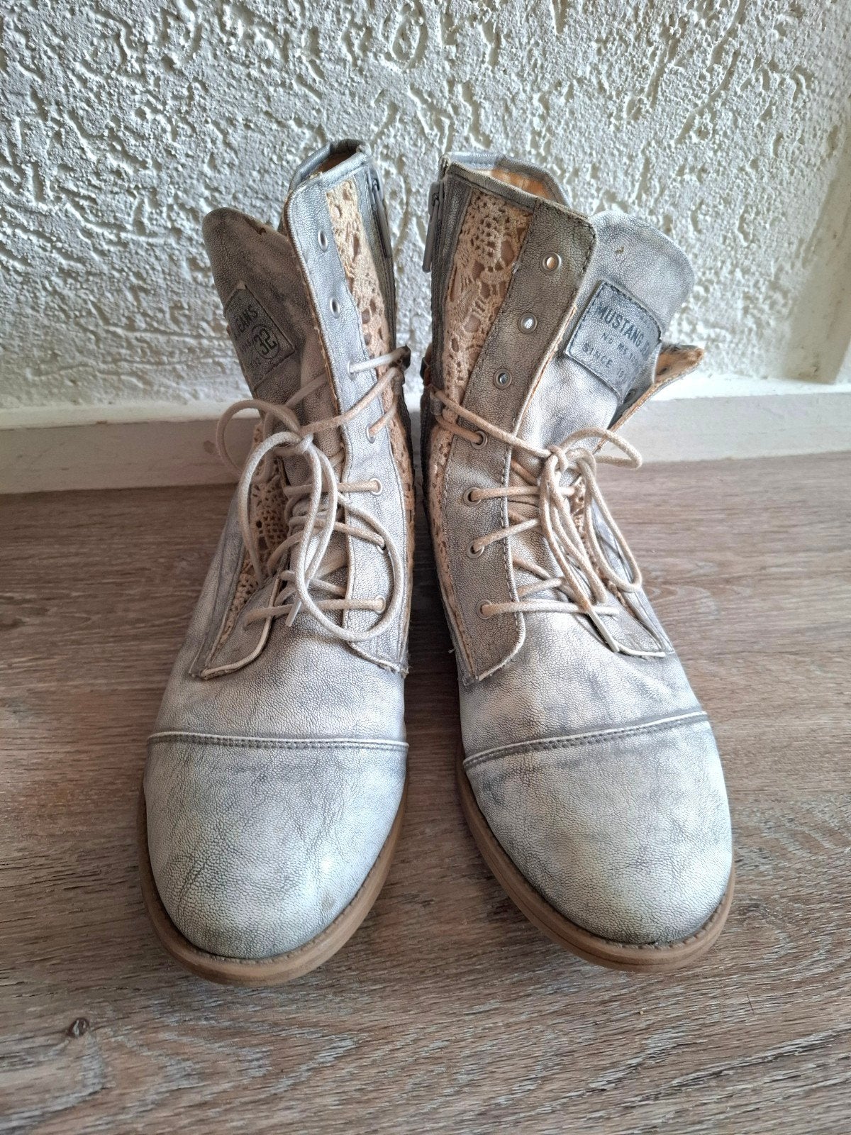 Mustang Enkellaarsjes, Ophalen of Verzenden, Zo goed als nieuw, Mustang, Grijs