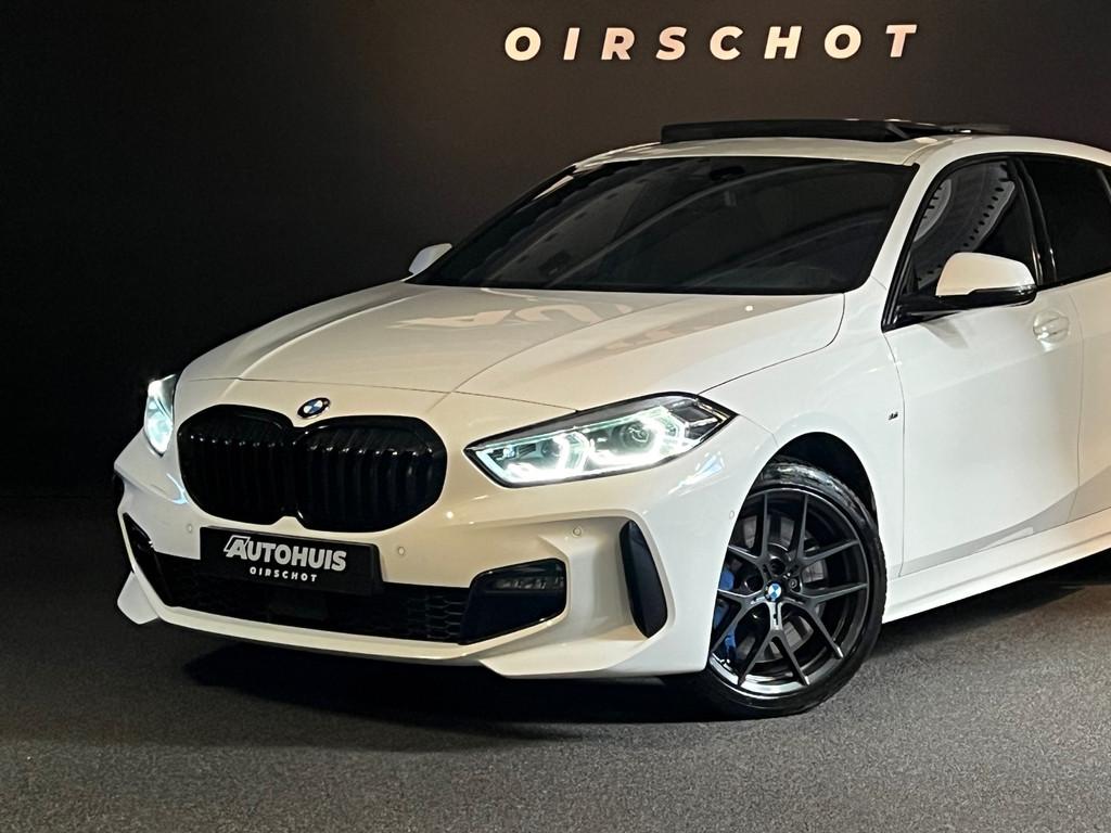 BMW 1-serie 120i High Executive Edition M Pano/ Performance, Auto's, 1998 cc, Gebruikt, Zwart, 4 cilinders