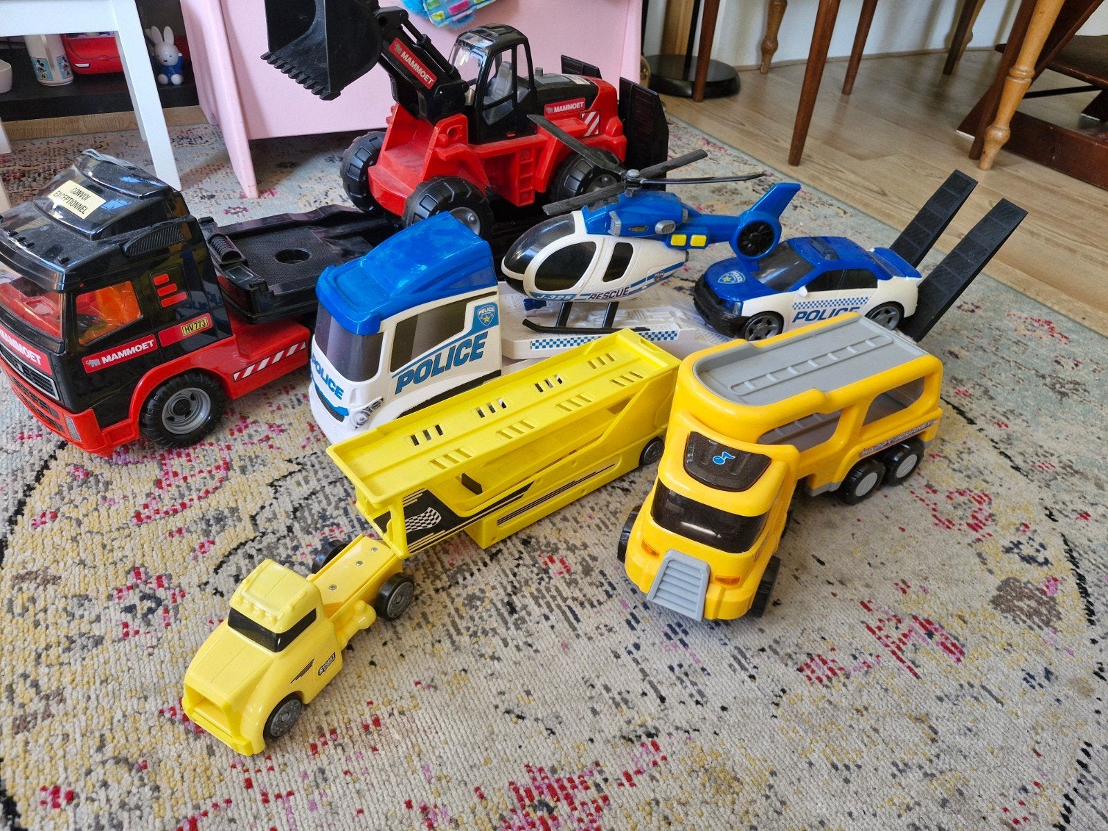 Grote set speelgoedvoertuigen: vrachtwagens, graafmachine, Ophalen of Verzenden, Gebruikt