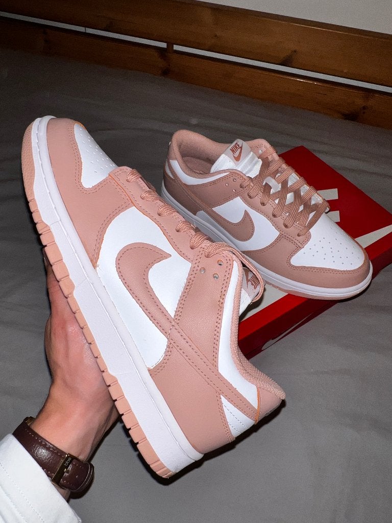 Nike Dunk Low Rose Whisper women's (US 8,5W  / EU 40), Nike, Nieuw, Ophalen of Verzenden, Sneakers of Gympen