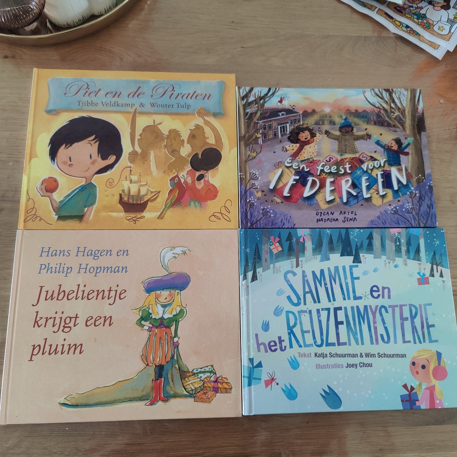 Sinterklaas boeken set - Jubelientje, Piet en de Piraten, Ophalen of Verzenden, Zo goed als nieuw