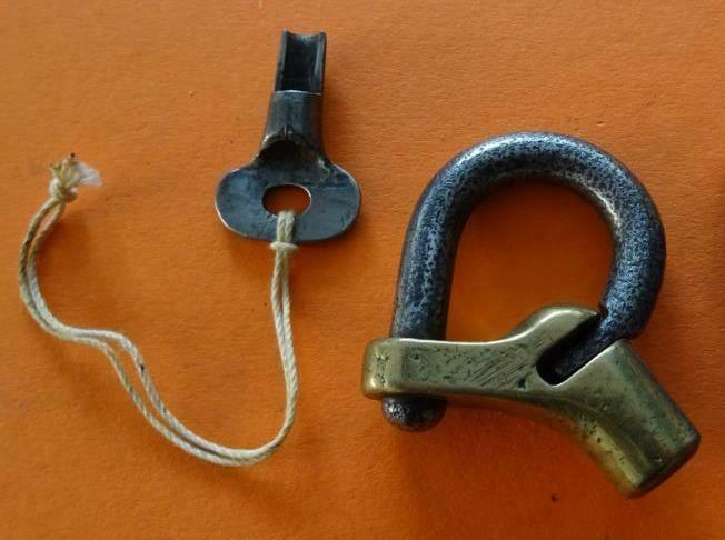 antiek Frans legerslot met sleutel, Antiek en Kunst, Antiek | Gereedschap en Instrumenten, Ophalen of Verzenden