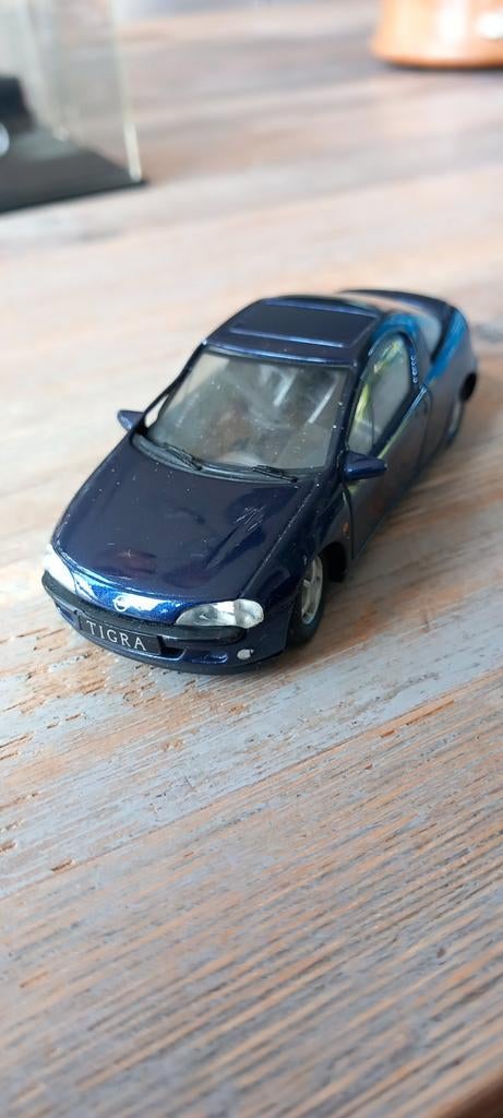 Opel Tigra modelauto - Donkerblauw - Gebruikt, Hobby en Vrije tijd, Gebruikt, 1:50 of kleiner, Auto, Ophalen