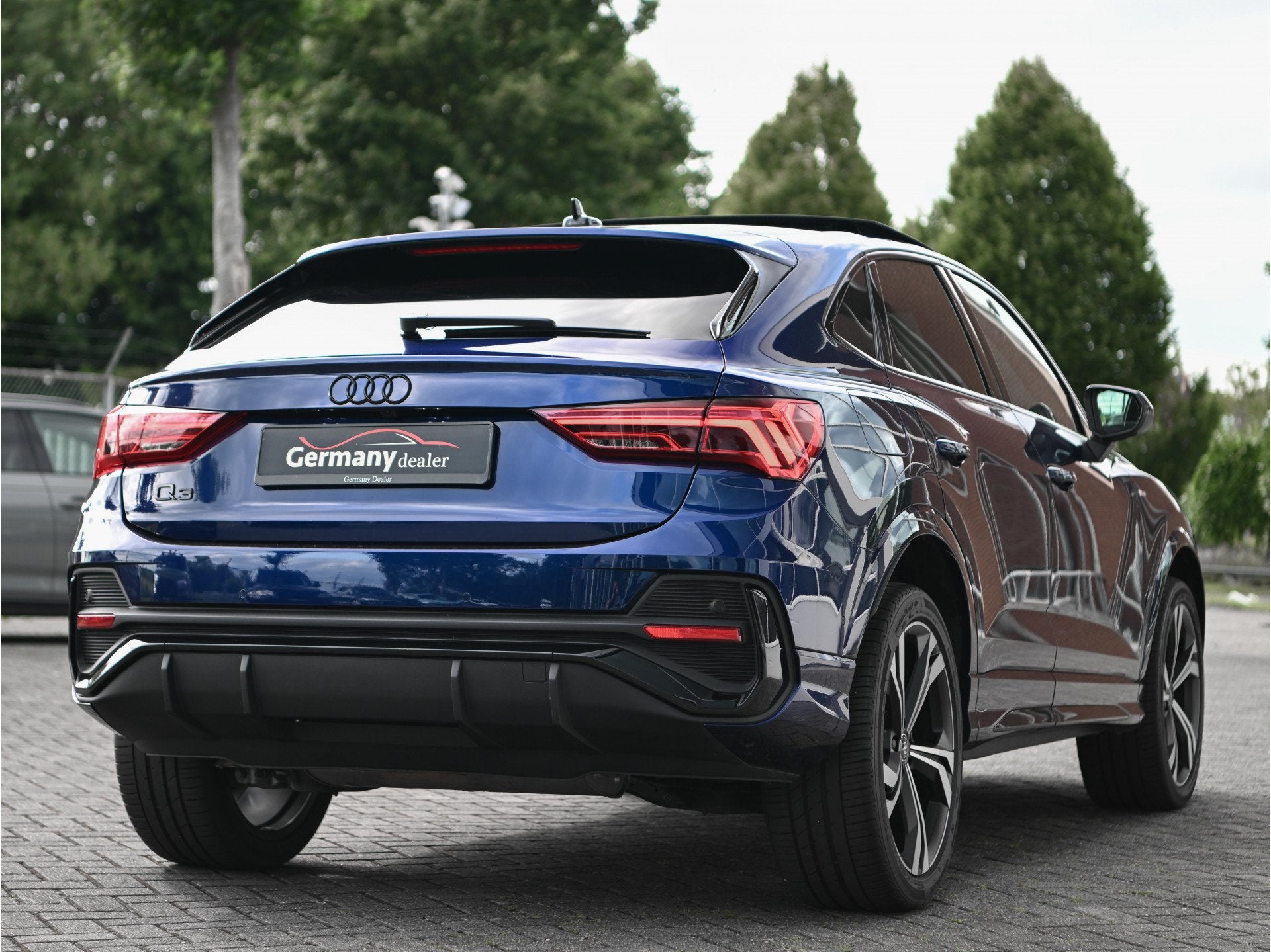 Audi Q3 45TFSI E Edition-One 245pk S-Line Black Optic Pano C, Auto's, Gebruikt, Zwart, Met garantie (alle), Blauw