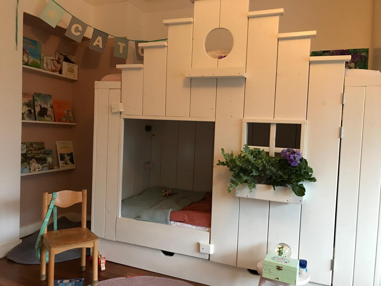 Stapelbed Saartje Prum Vogelhuis Bed - 3 slaapplaatsen, Kinderen en Baby's, Ophalen, Zo goed als nieuw, Stapelbed