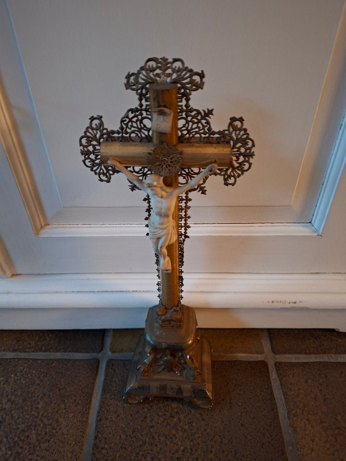 Staand kruisbeeld., Ophalen of Verzenden