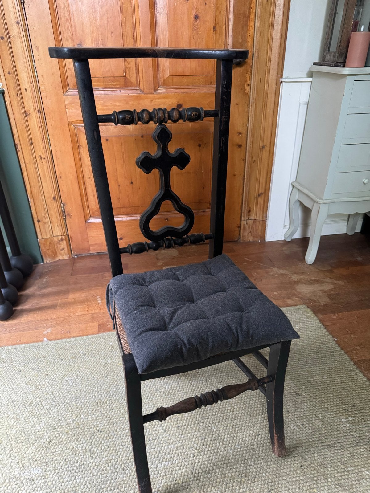 Antieke kerkstoel met biechtkrukje, ca. 80cm hoog, Ophalen