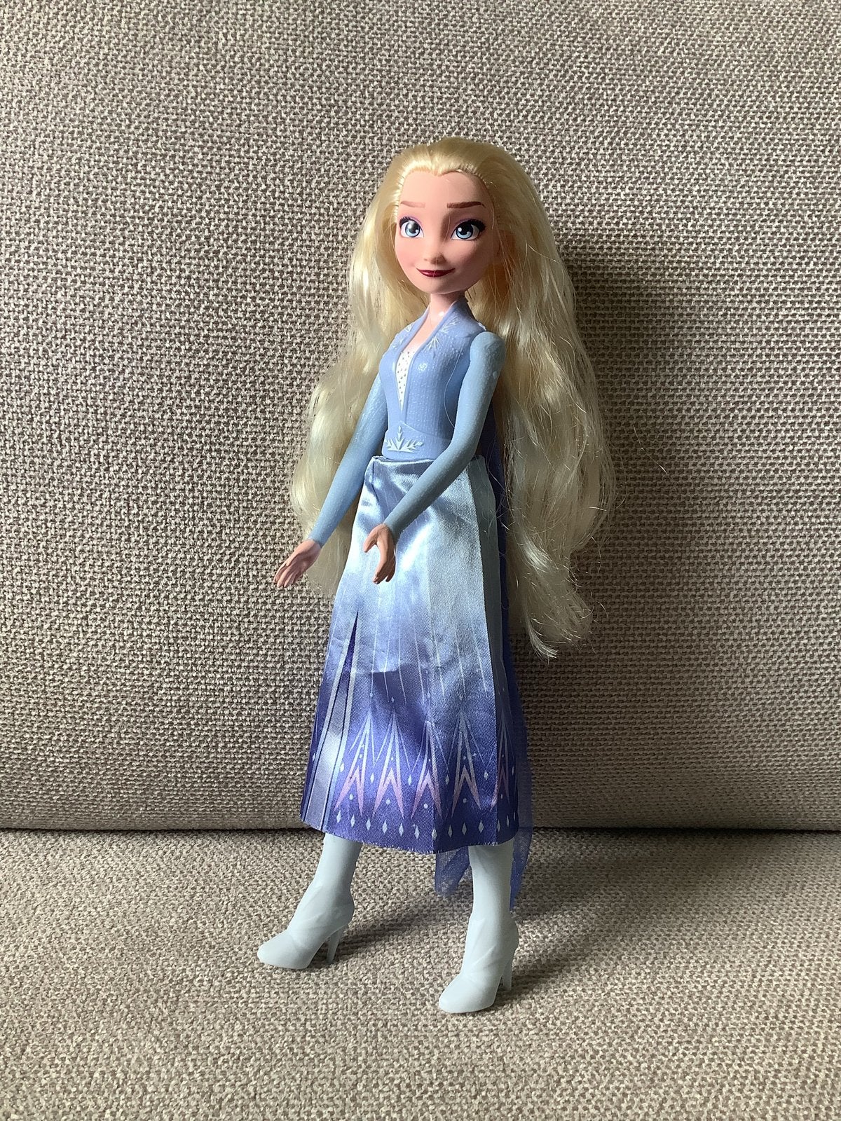 Elsa pop met afneembare cape/sluier - Frozen, Ophalen of Verzenden, Gebruikt, Overige typen