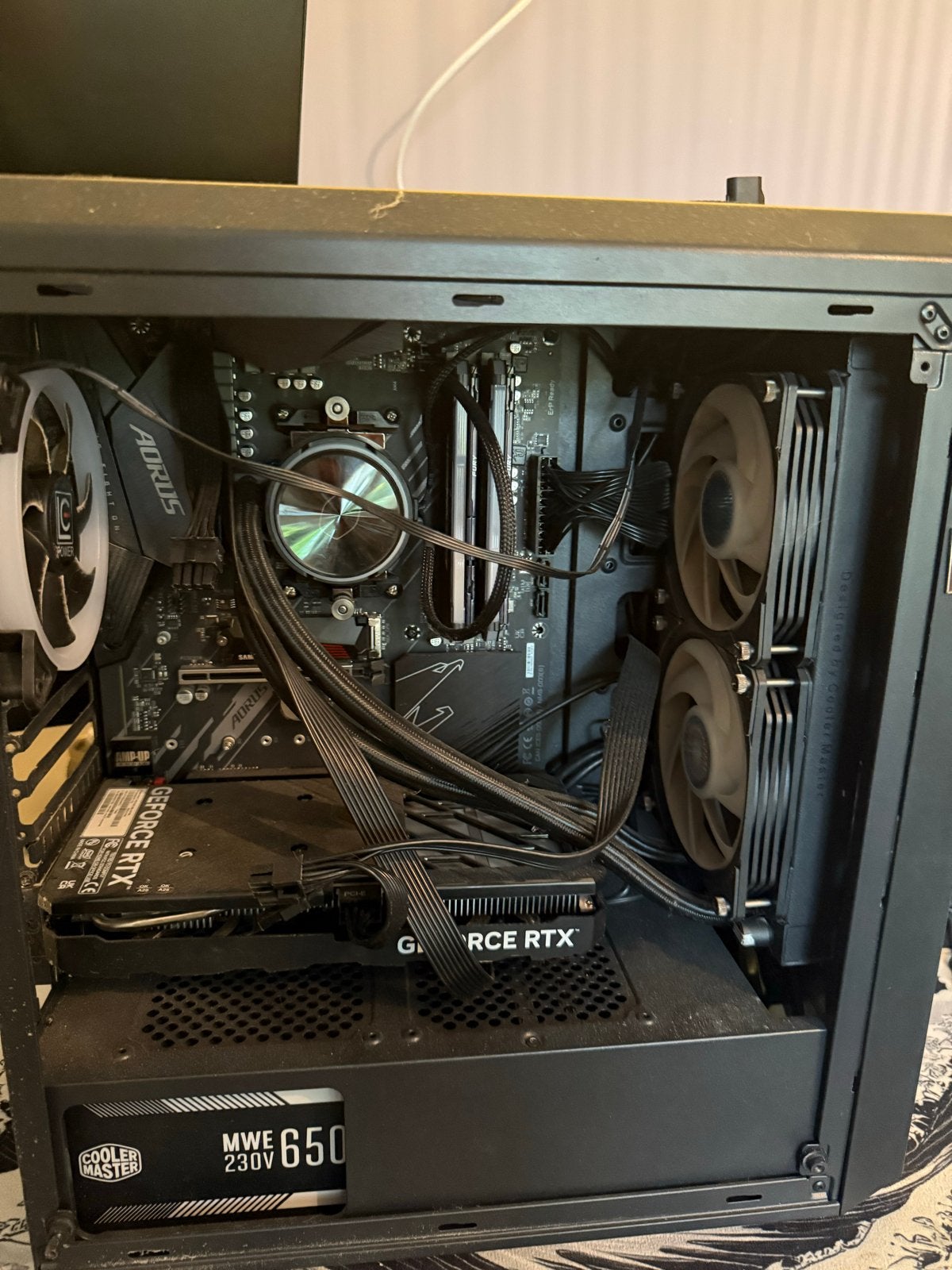 Complete Gaming PC Setup met RTX 4060 en Dubbele Monitor, Ophalen of Verzenden, Zo goed als nieuw, Gaming, SSD