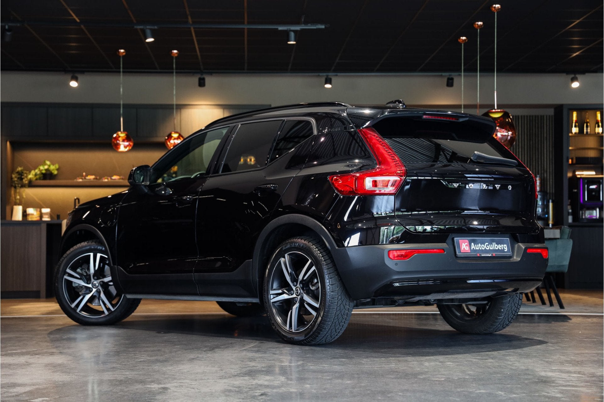 Volvo XC40 1.5 T5 Recharge R-Design 262PK Black Sportstoelen, Verwarmde buitenspiegels, Zwart, Zwart, Plug-in hybride