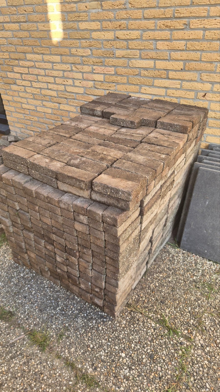 GRATIS Waalformaat betonklinkers rood/bruin, Tuin en Terras, Ophalen, Gebruikt, Klinkers, 5 tot 10 m²