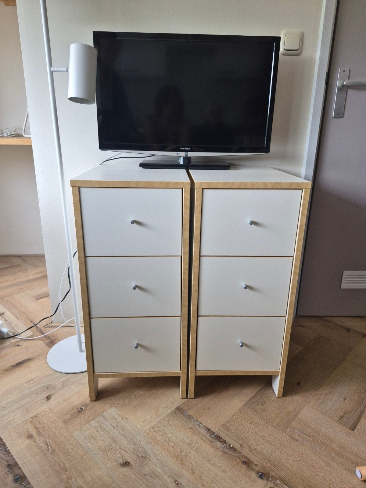 2 identieke witte ladekastjes, Huis en Inrichting, Kasten | Ladekasten, Ophalen, 50 tot 100 cm, Zo goed als nieuw, Minder dan 100 cm