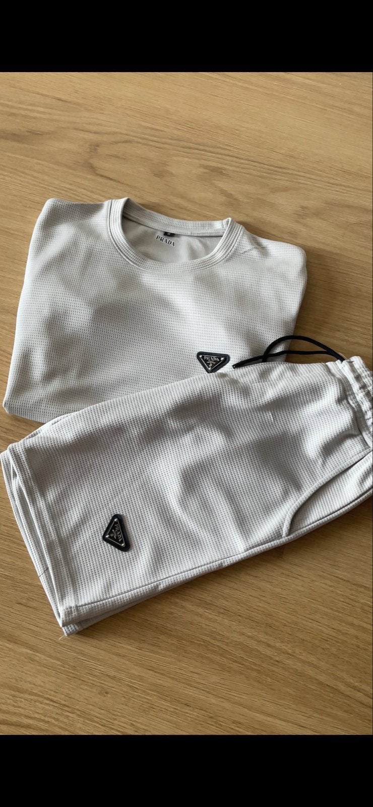 Prada Heren Set - T-shirt en Korte Broek maat M, Kleding | Heren, Overige Herenkleding, Ophalen of Verzenden, Zo goed als nieuw